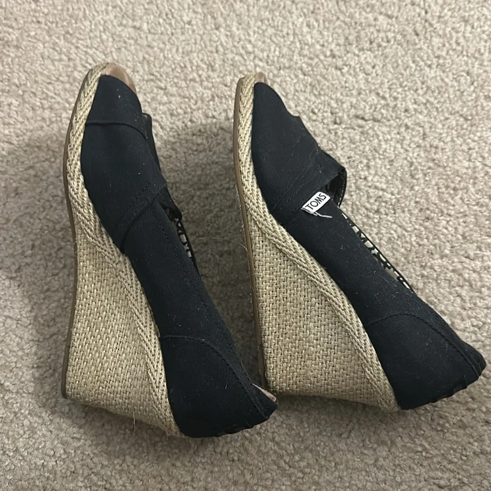 Toms black womens wedge heel sandal 8.5